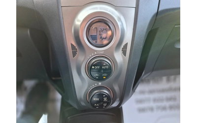 Toyota Yaris 1.3i - автомобили, коли, обяви за нови и употребявани 15