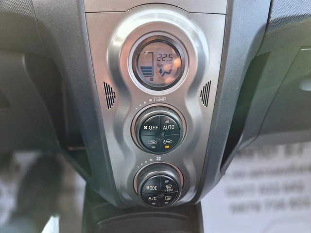 Toyota Yaris 1.3i - автомобили, коли, обяви за нови и употребявани 15