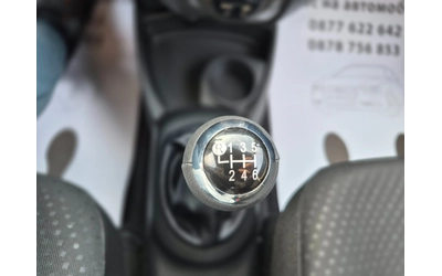 Toyota Yaris 1.3i - автомобили, коли, обяви за нови и употребявани 16