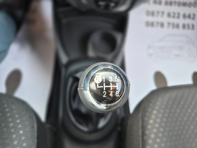 Toyota Yaris 1.3i - автомобили, коли, обяви за нови и употребявани 16