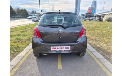 Toyota Yaris 1.3i - автомобили, коли, обяви за нови и употребявани 6