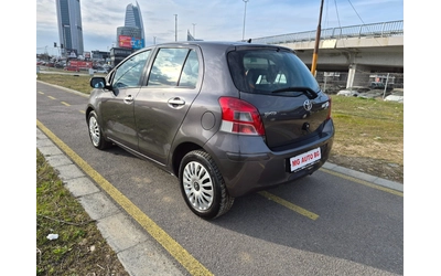 Toyota Yaris 1.3i - автомобили, коли, обяви за нови и употребявани 7