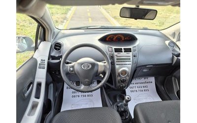 Toyota Yaris 1.3i - автомобили, коли, обяви за нови и употребявани 8