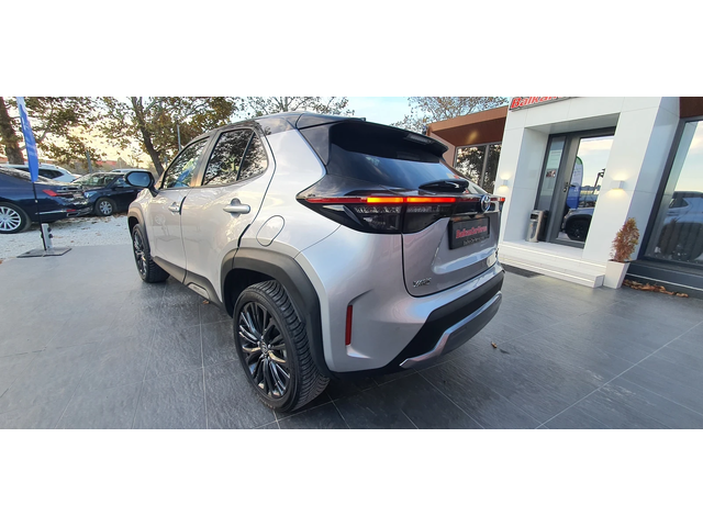 Toyota Yaris Cross 1.5 HYBRID 4WD BI-COLOR Гаранция - автомобили, коли, обяви за нови и употребявани 4