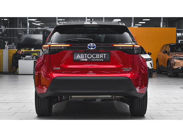 Toyota Yaris Cross 1.5 Hybrid Chic 4x4 Automatic - автомобили, коли, обяви за нови и употребявани 2