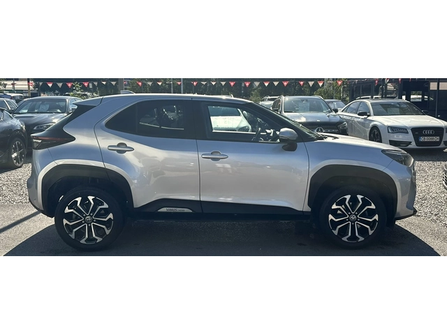 Toyota Yaris Cross 1.5 HYBRID 92HP AWD-i LANE ASSIST DISTRONIC EU6D - автомобили, коли, обяви за нови и употребявани 3