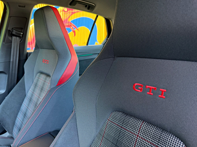 VOLKSWAGEN GOLF GTI 2.0L 4cyl FWD - автомобили, коли, обяви за нови и употребявани 12
