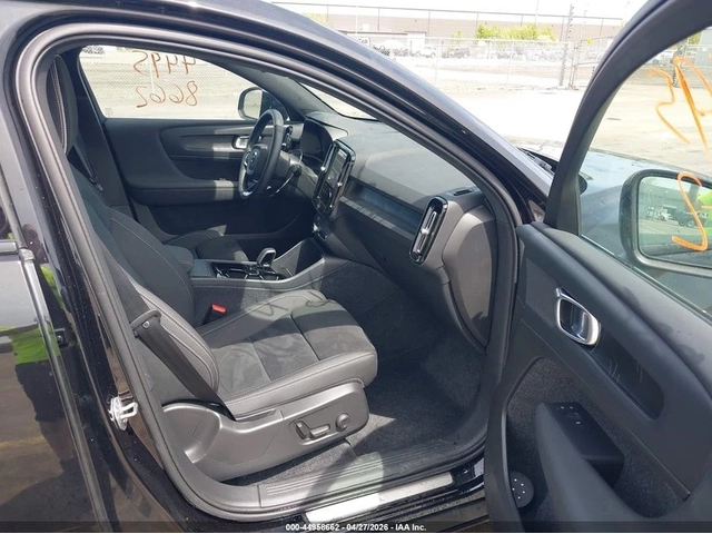 Volvo C40 * TWIN PLUS* 360* ПАНО* KEYLESS* Camera* ПОДГРЕВ* - автомобили, коли, обяви за нови и употребявани 4