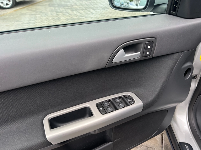 Volvo S40 - автомобили, коли, обяви за нови и употребявани 11