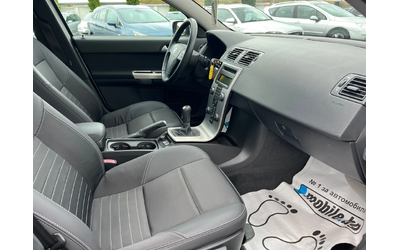 Volvo S40 - автомобили, коли, обяви за нови и употребявани 8