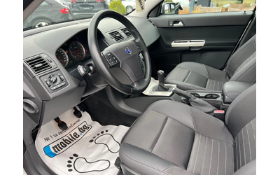 Volvo S40 - автомобили, коли, обяви за нови и употребявани 9
