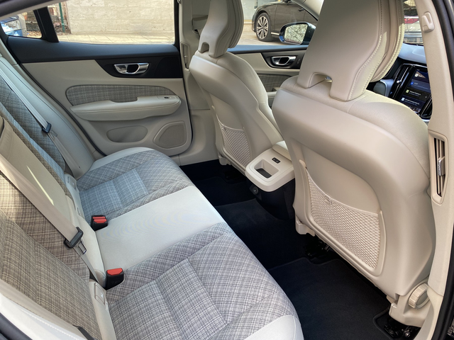 Volvo S60 2.0 B3 P CORE AUTO - автомобили, коли, обяви за нови и употребявани 12