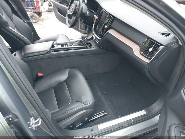 VOLVO S60 2.0L I-4 DI, DOHC, VVT, TURBO, 250HP Front Wheel Drive - автомобили, коли, обяви за нови и употребявани 4