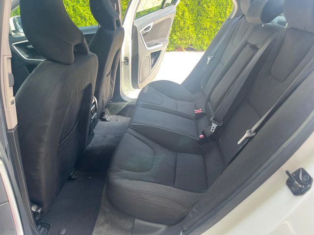 Volvo S60 2.0 D - автомобили, коли, обяви за нови и употребявани 8