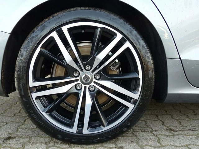 Volvo S60 T5 R-Design - автомобили, коли, обяви за нови и употребявани 1