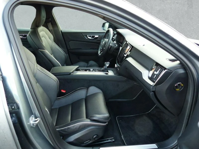 Volvo S60 T5 R-Design - автомобили, коли, обяви за нови и употребявани 3