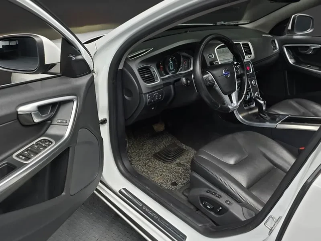 Volvo S60 1.6D - автомобили, коли, обяви за нови и употребявани 10