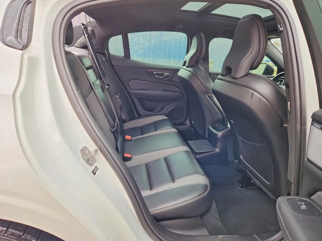 Volvo S60 T8 R-DESIGN* ФУЛ* ЛИЗИНГ - автомобили, коли, обяви за нови и употребявани 9