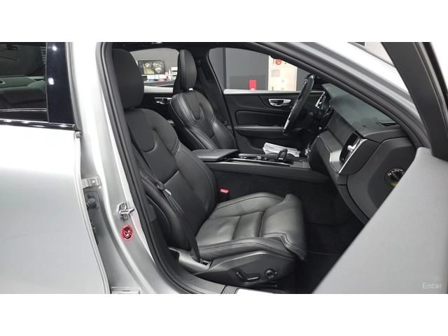 Volvo S60 R-Design* DISTRONIC* ПОДГРЕВ* ОБДУХВАНЕ* КАМЕРА* - автомобили, коли, обяви за нови и употребявани 8