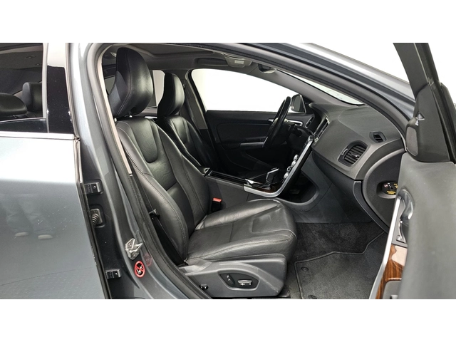 Volvo S60 D3 | Памет; подгрев седалки | Подгрев волан - автомобили, коли, обяви за нови и употребявани 9
