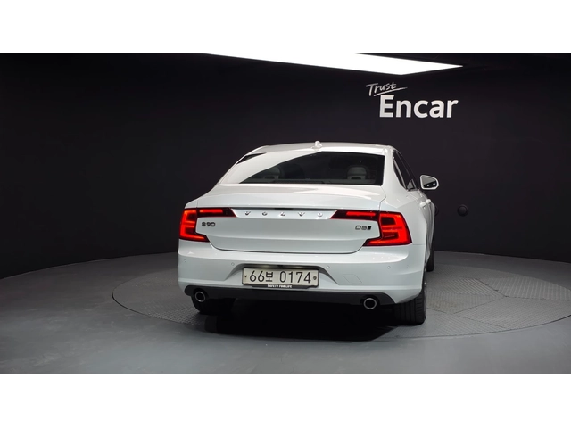 Volvo S90 D5 AWD Momentum - автомобили, коли, обяви за нови и употребявани 3