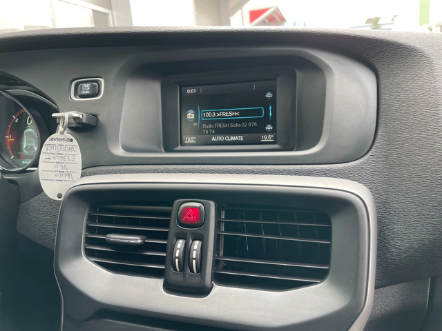 Volvo V40 Реален пробег - автомобили, коли, обяви за нови и употребявани 14