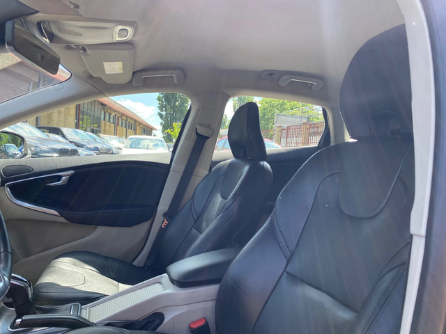 Volvo V40 2.0D4 190кс. Автомат - автомобили, коли, обяви за нови и употребявани 7