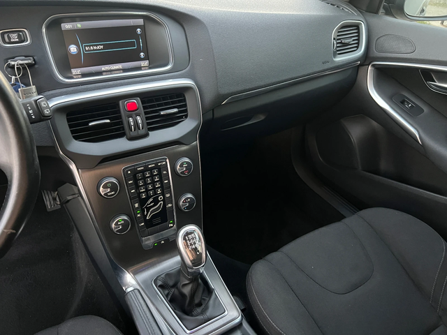 Volvo V40 D3-2.0d- 150к.с/ Старт-стоп/ Навигация/ Камера - автомобили, коли, обяви за нови и употребявани 12