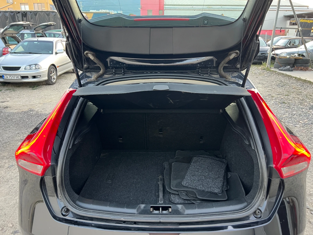 Volvo V40 D3-2.0d- 150к.с/ Старт-стоп/ Навигация/ Камера - автомобили, коли, обяви за нови и употребявани 8