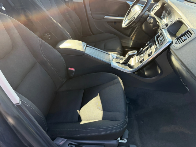 Volvo V40 2.0 D - автомобили, коли, обяви за нови и употребявани 10