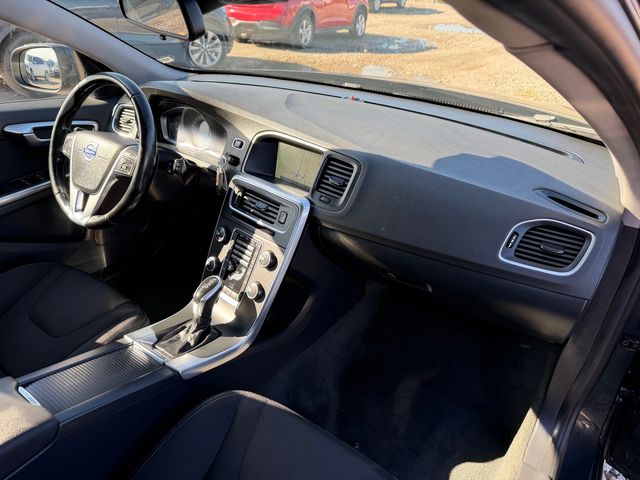 Volvo V40 2.0 D - автомобили, коли, обяви за нови и употребявани 11