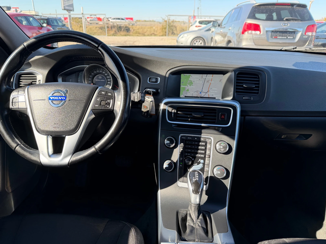 Volvo V40 2.0 D - автомобили, коли, обяви за нови и употребявани 14