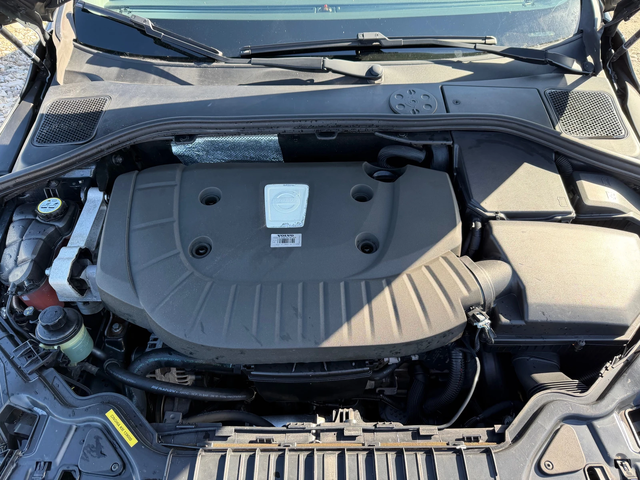 Volvo V40 2.0 D - автомобили, коли, обяви за нови и употребявани 16