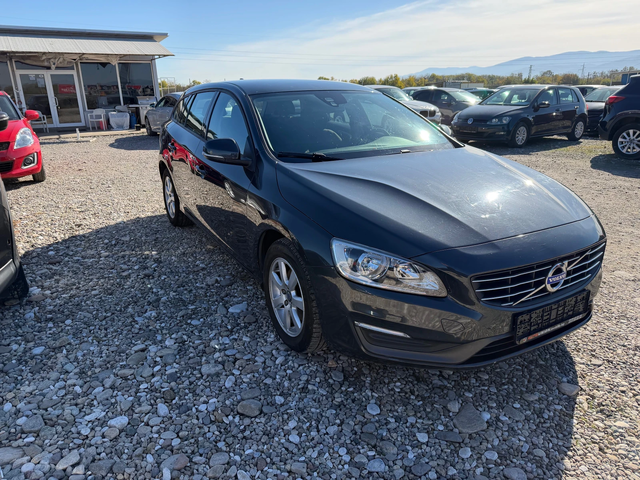 Volvo V40 2.0 D - автомобили, коли, обяви за нови и употребявани 2