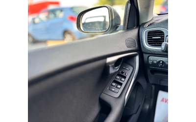 Volvo V40 - автомобили, коли, обяви за нови и употребявани 9