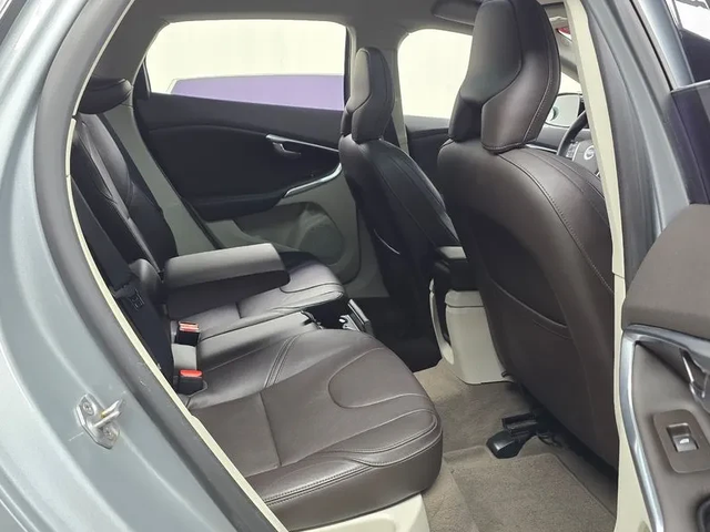 Volvo V40 1.6D - автомобили, коли, обяви за нови и употребявани 11