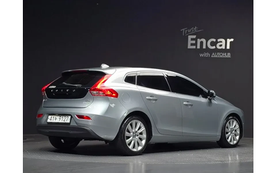 volvo-v40 - 1