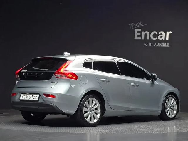 Volvo V40 1.6D - автомобили, коли, обяви за нови и употребявани 1
