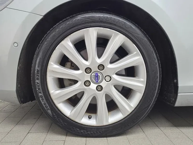 Volvo V40 1.6D - автомобили, коли, обяви за нови и употребявани 4