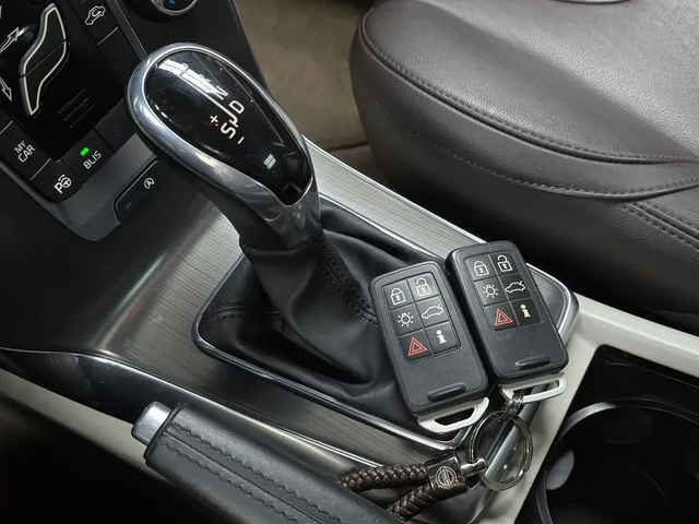 Volvo V40 1.6D - автомобили, коли, обяви за нови и употребявани 8