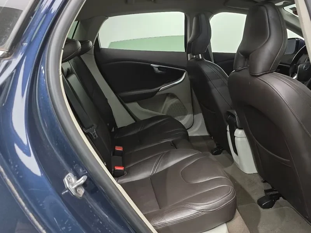 Volvo V40 1.6D - автомобили, коли, обяви за нови и употребявани 11