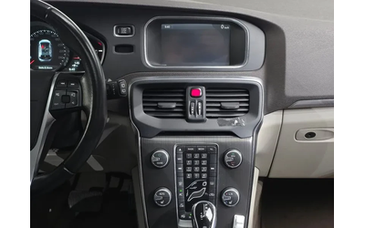 Volvo V40 1.6D - автомобили, коли, обяви за нови и употребявани 13