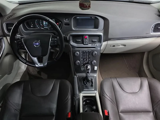 Volvo V40 1.6D - автомобили, коли, обяви за нови и употребявани 6