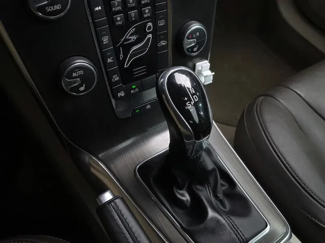 Volvo V40 1.6D - автомобили, коли, обяви за нови и употребявани 8