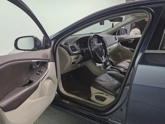 Volvo V40 1.6D - автомобили, коли, обяви за нови и употребявани 9