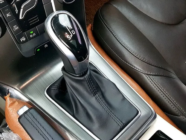 Volvo V40 1.6D - автомобили, коли, обяви за нови и употребявани 11