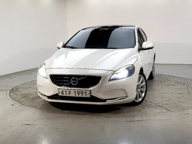 Volvo V40 1.6D - автомобили, коли, обяви за нови и употребявани 1