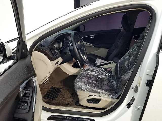 Volvo V40 1.6D - автомобили, коли, обяви за нови и употребявани 7