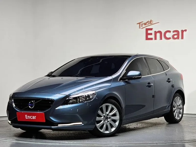 Volvo V40 1.6D - автомобили, коли, обяви за нови и употребявани 0