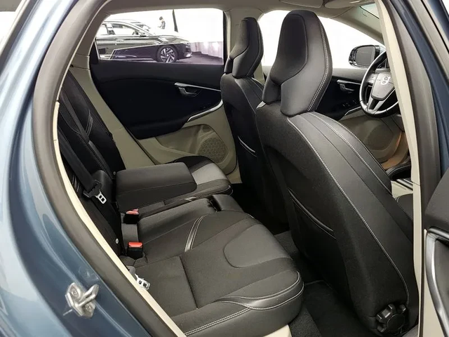 Volvo V40 1.6D - автомобили, коли, обяви за нови и употребявани 11